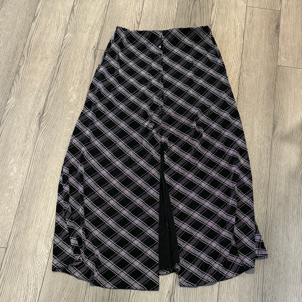 Junior size s small Black and White Plaid Skirt in good used condition